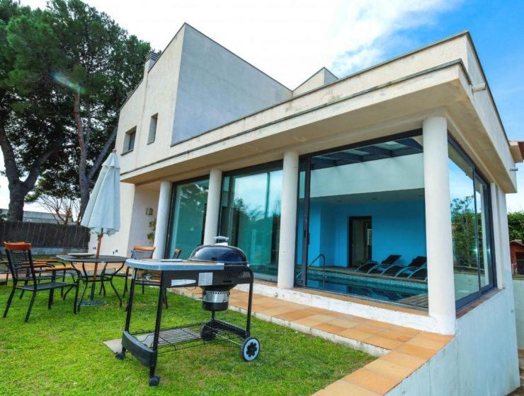 Оренда вілл та бронювання готелів