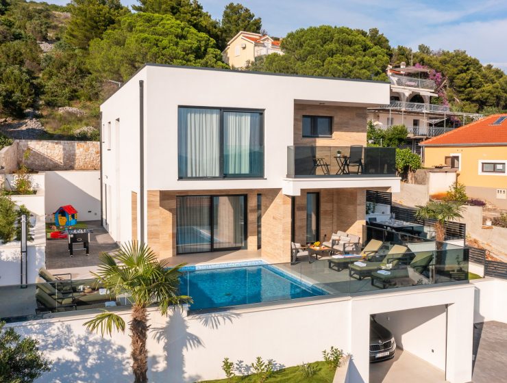 Оренда вілл та бронювання готелів