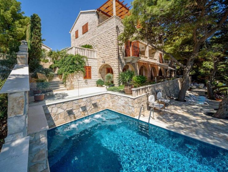 Оренда вілл та бронювання готелів