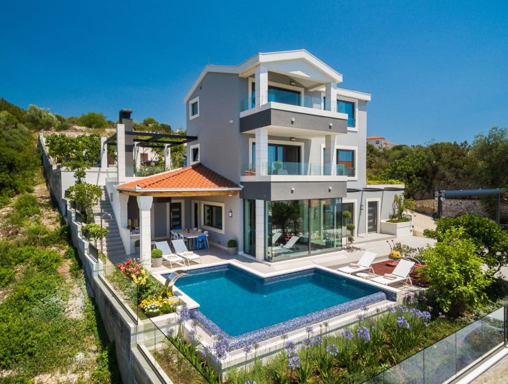 Оренда вілл та бронювання готелів