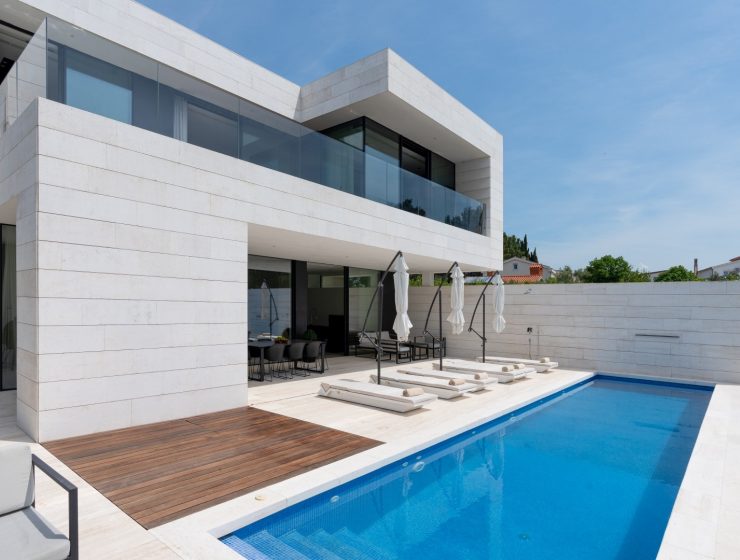 Оренда вілл та бронювання готелів