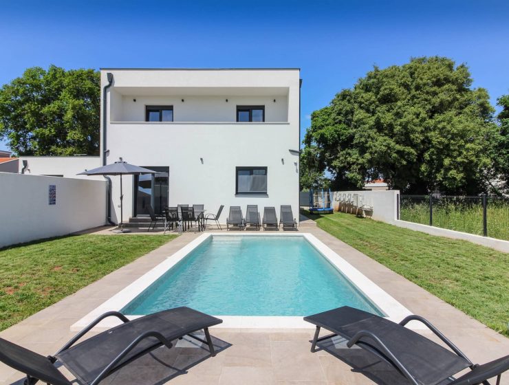 Оренда вілл та бронювання готелів