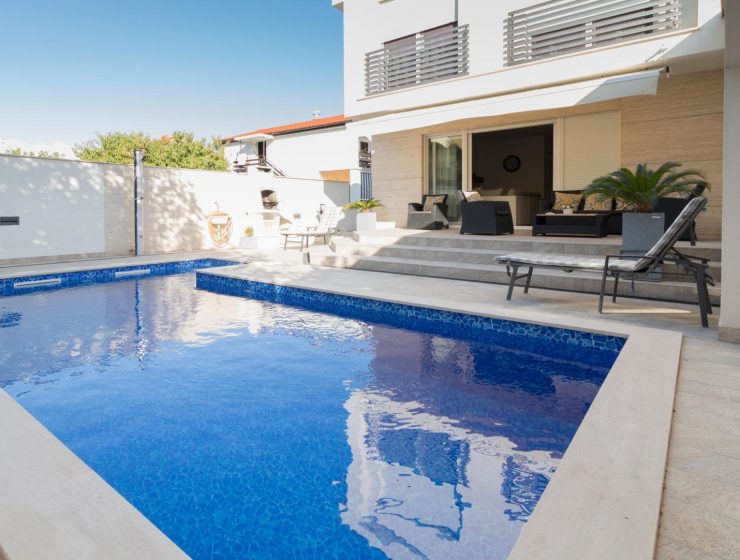 Оренда вілл та бронювання готелів