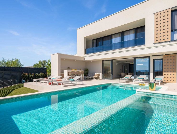 Оренда вілл та бронювання готелів