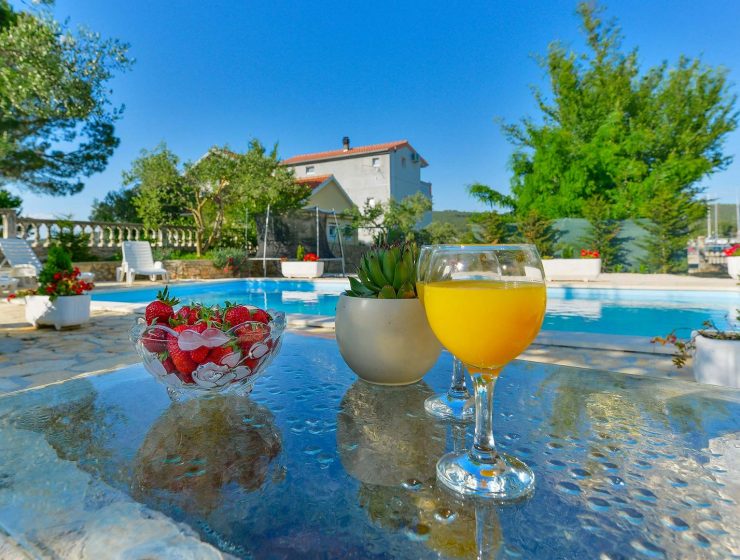 Оренда вілл та бронювання готелів